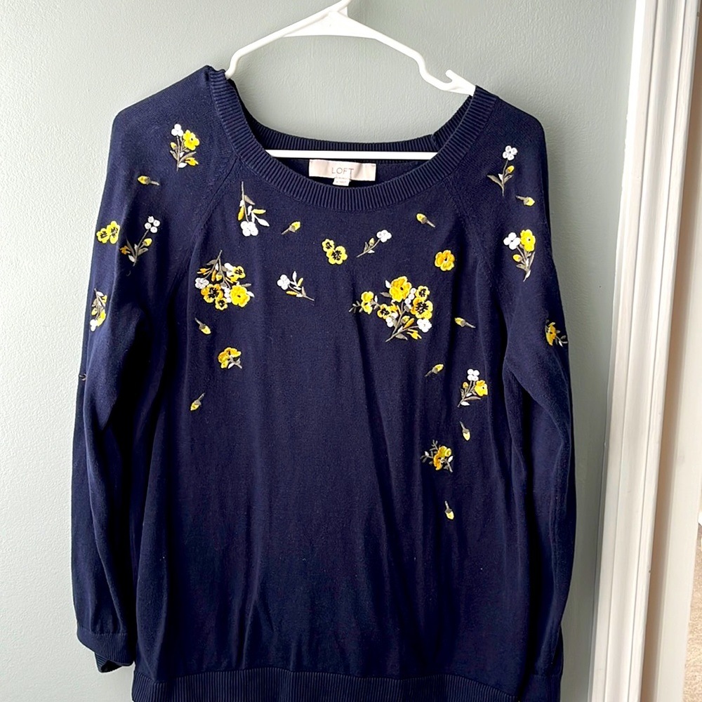 Beautiful sweater with floral detail